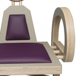 Zoom chaise ELENA design et tendance en bois, taupe/violet