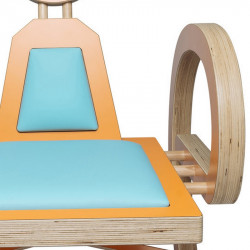 Zoom chaise ELENA design et tendance en bois, orange/turquoise