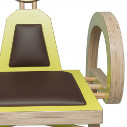 Zoom chaise ELENA design et tendance en bois, vert/marron