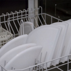 Quatre plateaux (en PEHD, compatible lave-vaisselle)