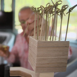 Tête du porte saucisson original et atypique, pique à bois