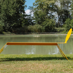 Banc extérieur en métal ludique, coloré et original, couleur jaune