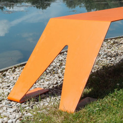 Banc extérieur en métal ludique, coloré et original, couleur orange