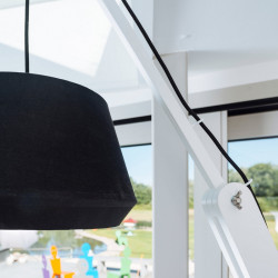 Zoom lampadaire avec espace de rangement