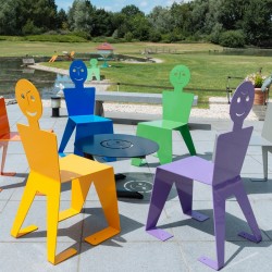 Chaises pour l'extérieur en métal ludiques, colorées et originales