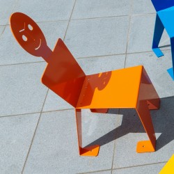 Chaise pour l'extérieur en métal ludique, colorée et originale, couleur orange