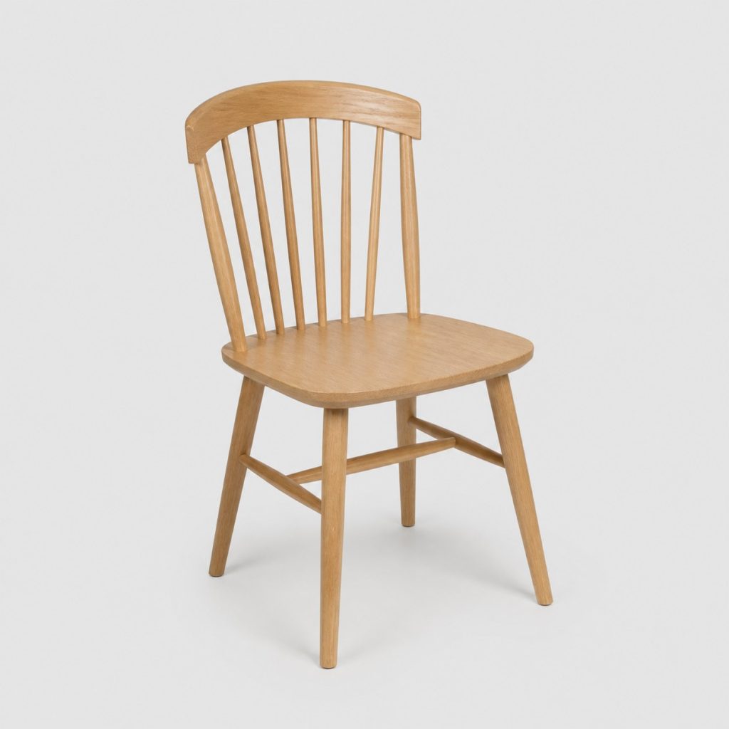 Chaise de salle à manger en hêtre massif teinté chêne, dossier cintré