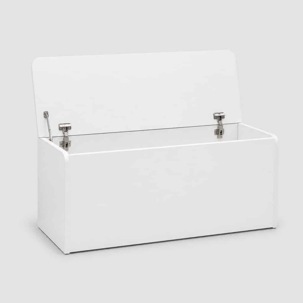 Coffre à jouets blanc à couvercle sécurisé, fermé