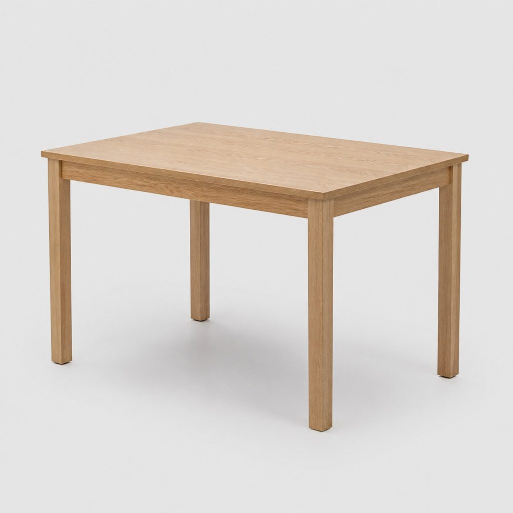 Petite table à manger rectangulaire en bois clair, format compact
