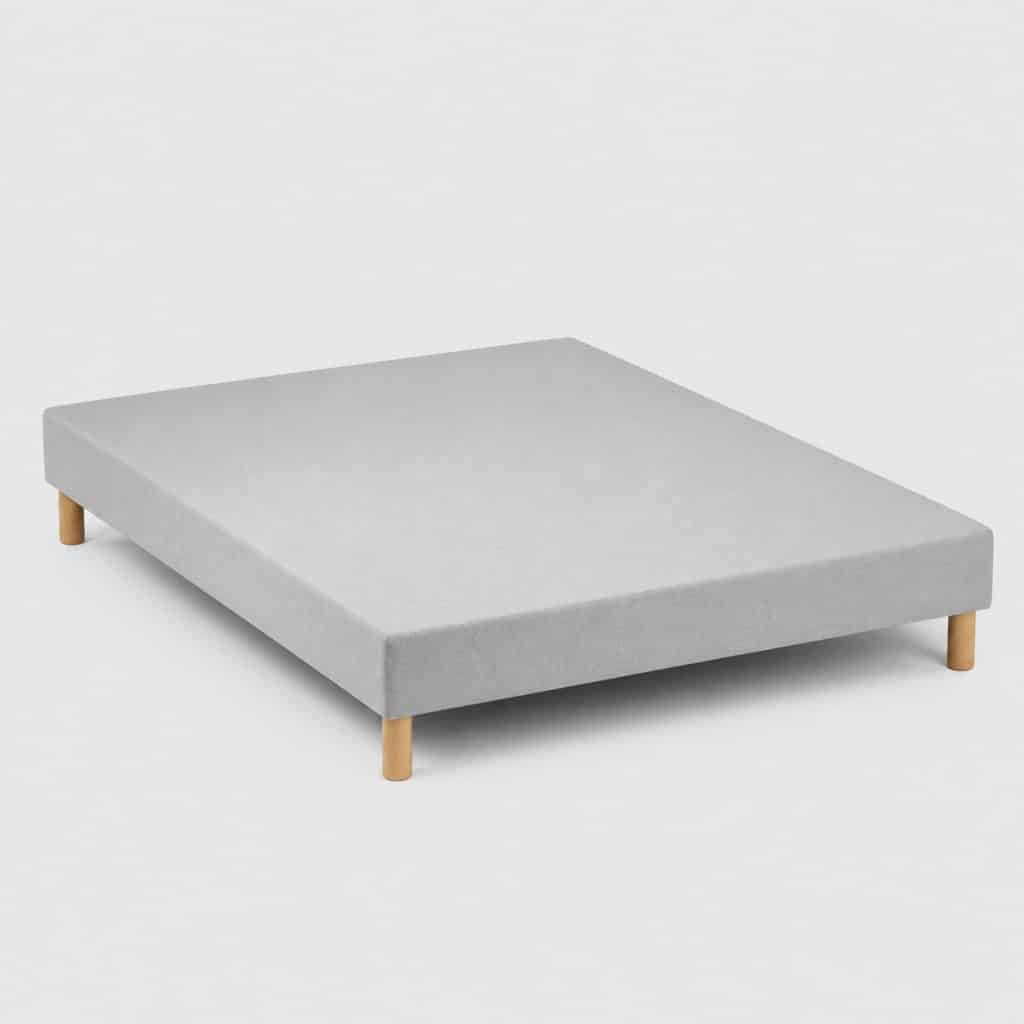 Sommier tapissier 160 x 200 cm en coutil gris clair sur pieds bois