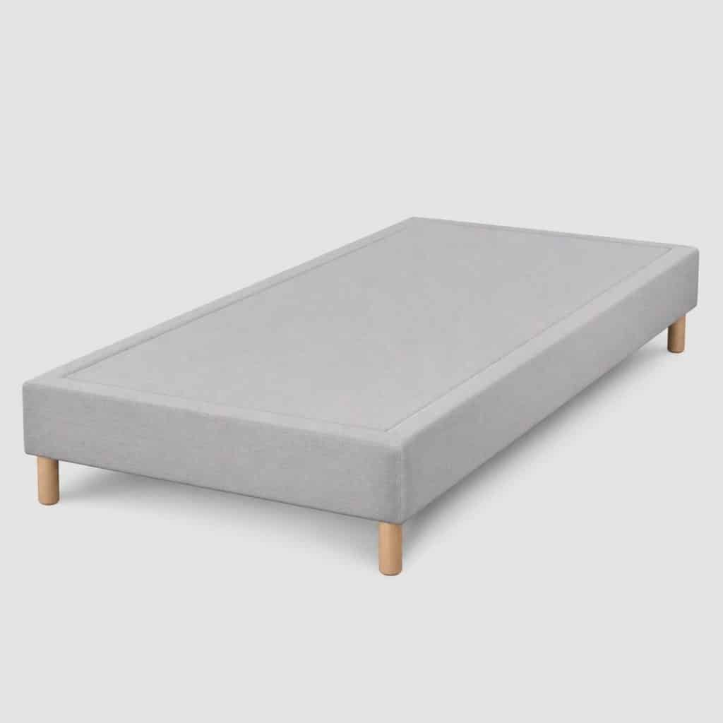 Sommier tapissier 80 x 200 cm en coutil gris clair sur pieds bois